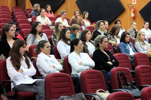 Professores da rede municipal participam de seminário do PNAIC