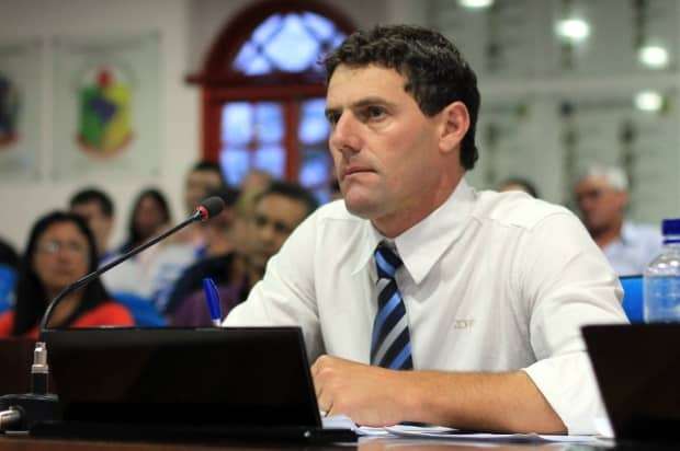 Saiba mais sobre os trabalhos realizados na última sessão da Câmara de Vereadores de Nova Veneza 1 O vereador Eloir Minatto (PSD) apresentou requerimento para que seja enviado ao gerente regional dos correios Alexandre Brescansin e o coordenador de atividades externas Marlon Cascaes solicitando um carteiro para atender São Bento Baixo e Garuvinha.