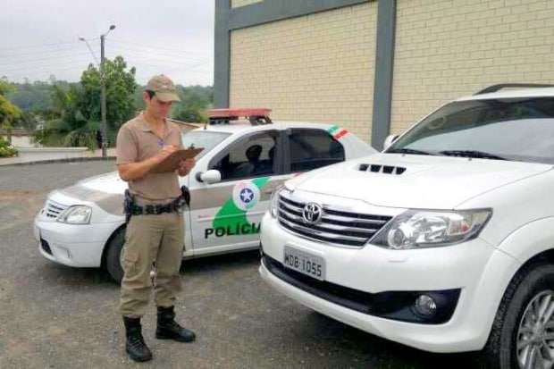Hilux roubada em Criciúma é encontrada no Caravaggio