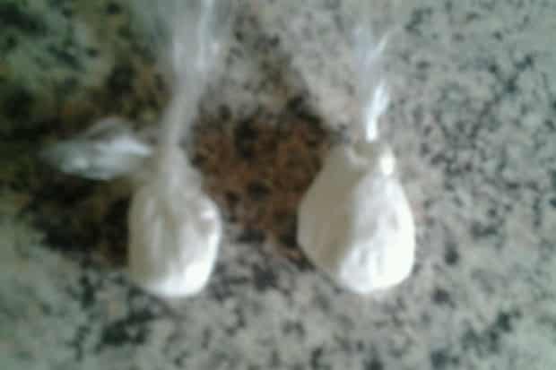Jovem é detido com dois papelotes de cocaína no Bairro Bortolotto