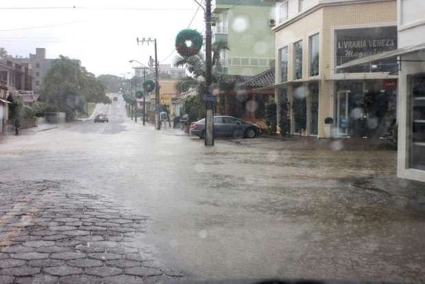 Chuva deixa novamente ruas alagadas em Nova Veneza 10 Chuva deixa novamente ruas alagadas em Nova Veneza