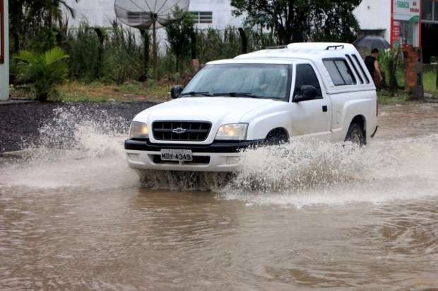Chuva deixa novamente ruas alagadas em Nova Veneza 3 Chuva deixa novamente ruas alagadas em Nova Veneza