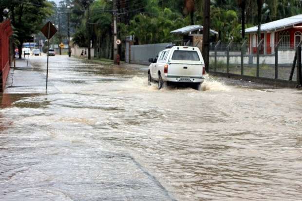 Chuva deixa novamente ruas alagadas em Nova Veneza 2 Chuva deixa novamente ruas alagadas em Nova Veneza