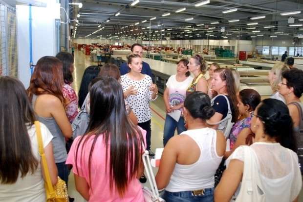 Faccionistas conhecem processo produtivo na La Moda