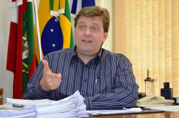 Prefeito concede reajuste aos professores 1 Prefeito concede reajuste aos professores