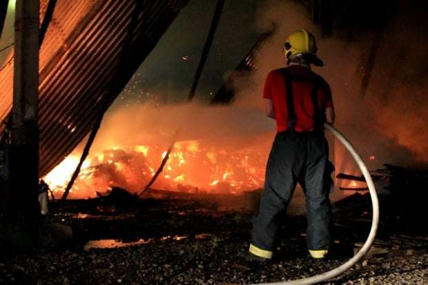 Incêndio destrói parcialmente galpão de madeireira em Nova Veneza