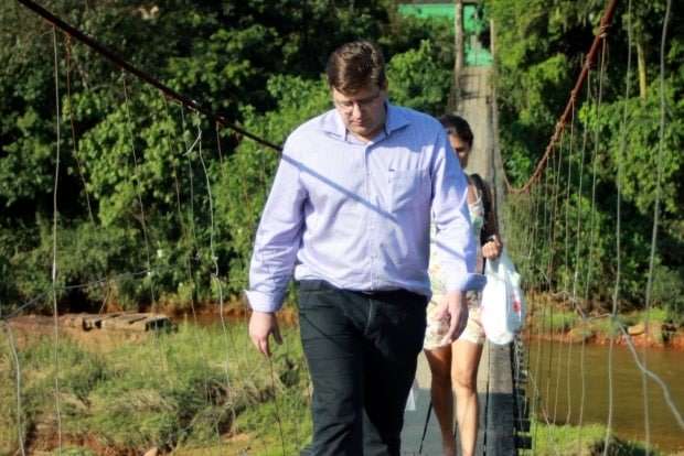 Prefeito verifica pessoalmente condições da ponte pênsil do Jardim Florença 1 Prefeito verifica pessoalmente condições da ponte pênsil do Jardim Florença