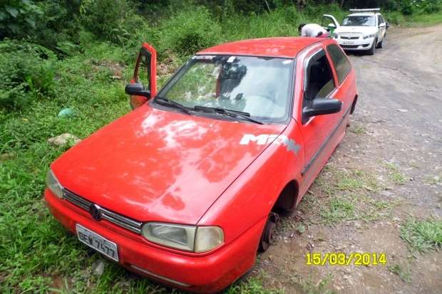 Gol furtado é encontrado atrás da Barragem