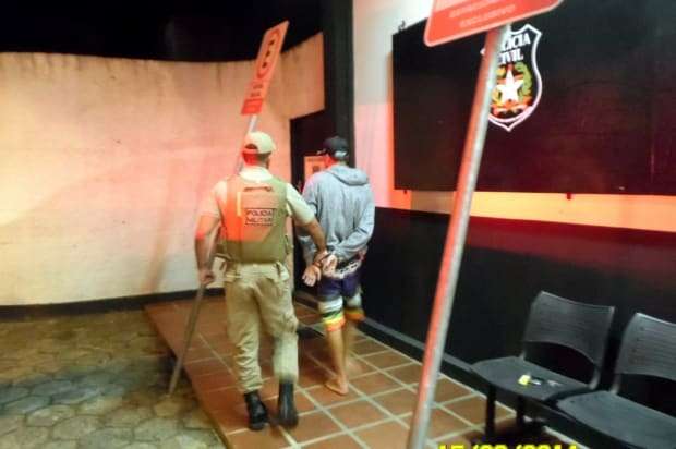 Menor furta moto e acaba sendo detido pelo proprietário 1 Menor furta moto e acaba sendo detido pelo proprietário