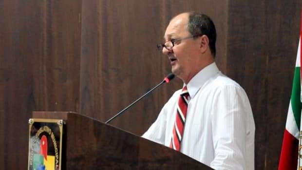 O vereador Vanderlei Spillere (PMDB) esteve na Secretaria Regional com o presidente do Caravaggio FC Ênio Milanez solicitando uma verba para o clube.