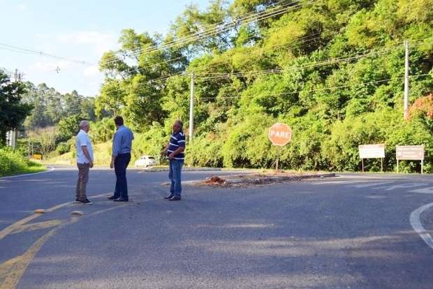 Evandro Gava busca Deinfra para alteração de trecho perigoso