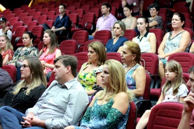 Confira mais fotos da etapa de apresentação das candidatas a corte da Festa da Gastronomia