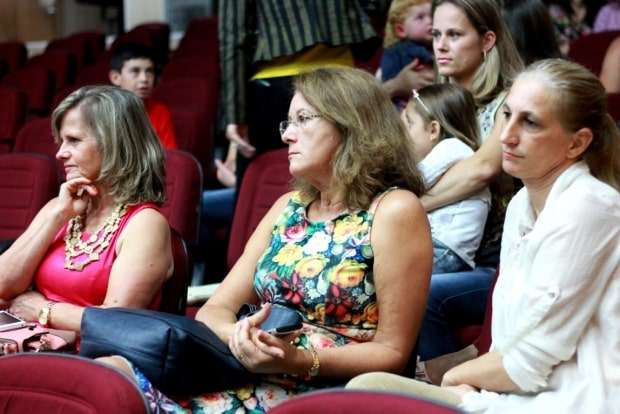 Confira mais fotos da etapa de apresentação das candidatas a corte da Festa da Gastronomia
