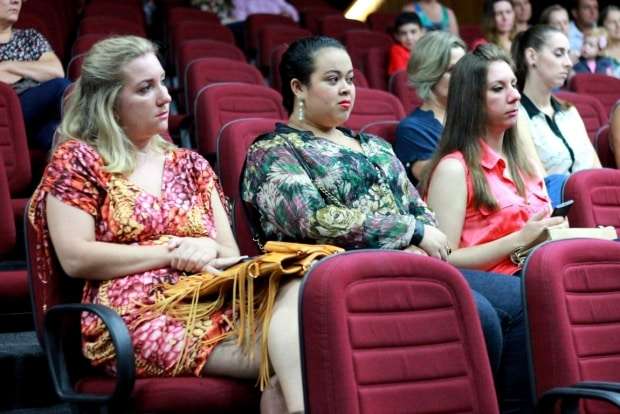 Confira mais fotos da etapa de apresentação das candidatas a corte da Festa da Gastronomia
