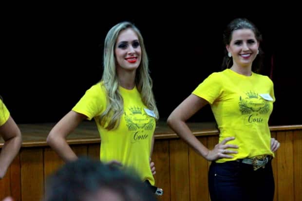 Confira mais fotos da etapa de apresentação das candidatas a corte da Festa da Gastronomia