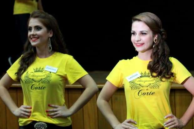 Confira mais fotos da etapa de apresentação das candidatas a corte da Festa da Gastronomia