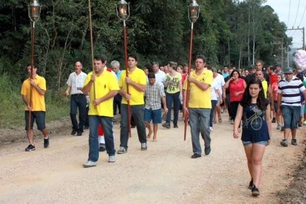 Milhares de fiéis caminham pela via-sacra em Nova Veneza 3 Milhares de fiéis caminham pela via-sacra em Nova Veneza