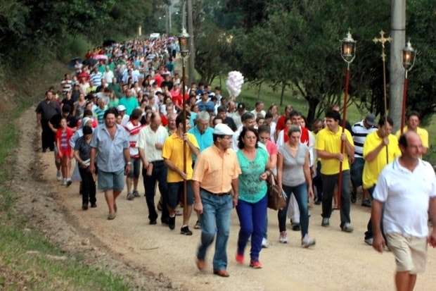 Milhares de fiéis caminham pela via-sacra em Nova Veneza 4 Milhares de fiéis caminham pela via-sacra em Nova Veneza