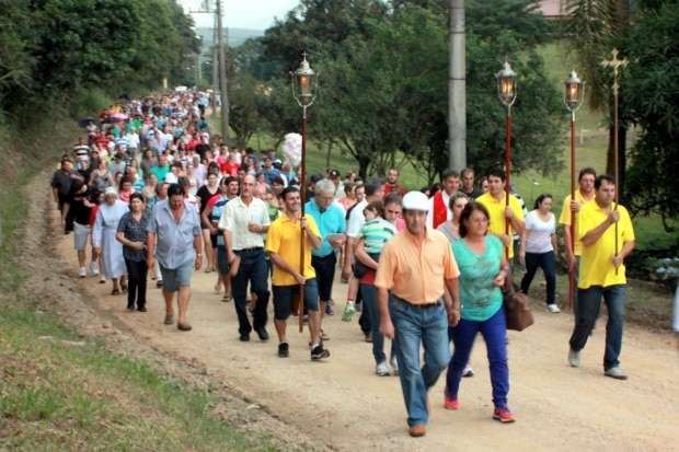 Milhares de fiéis caminham pela via-sacra em Nova Veneza 5 Milhares de fiéis caminham pela via-sacra em Nova Veneza