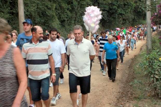 Milhares de fiéis caminham pela via-sacra em Nova Veneza 6 Milhares de fiéis caminham pela via-sacra em Nova Veneza