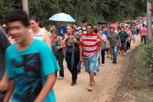 Milhares de fiéis caminham pela via-sacra em Nova Veneza 11 Milhares de fiéis caminham pela via-sacra em Nova Veneza