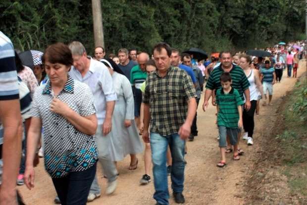 Milhares de fiéis caminham pela via-sacra em Nova Veneza 12 Milhares de fiéis caminham pela via-sacra em Nova Veneza