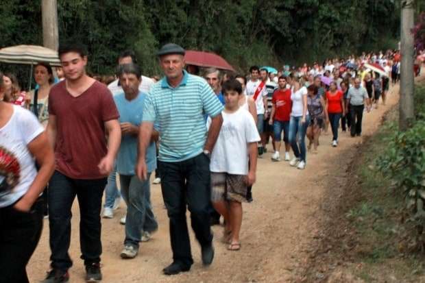 Milhares de fiéis caminham pela via-sacra em Nova Veneza 14 Milhares de fiéis caminham pela via-sacra em Nova Veneza