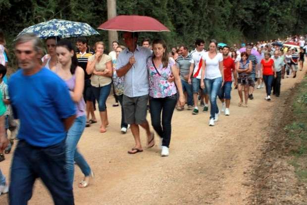 Milhares de fiéis caminham pela via-sacra em Nova Veneza 15 Milhares de fiéis caminham pela via-sacra em Nova Veneza