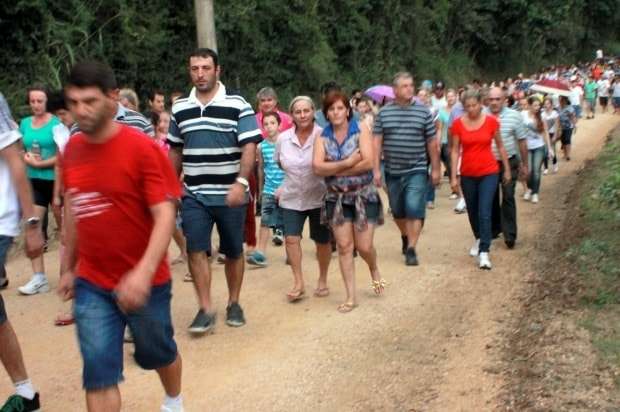 Milhares de fiéis caminham pela via-sacra em Nova Veneza 16 Milhares de fiéis caminham pela via-sacra em Nova Veneza