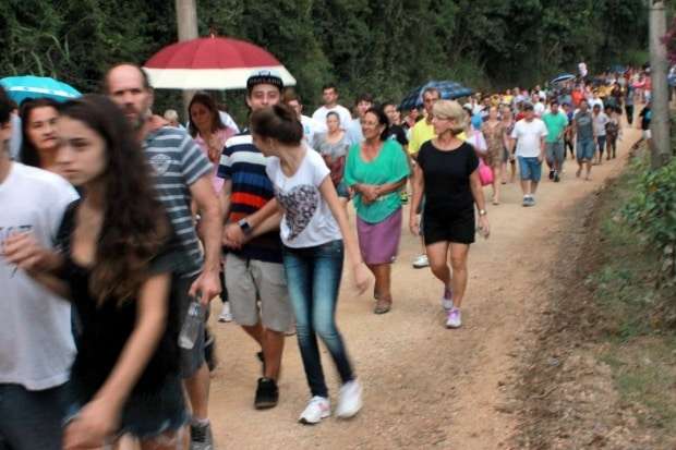 Milhares de fiéis caminham pela via-sacra em Nova Veneza 17 Milhares de fiéis caminham pela via-sacra em Nova Veneza