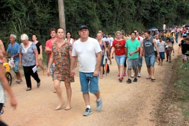 Milhares de fiéis caminham pela via-sacra em Nova Veneza 19 Milhares de fiéis caminham pela via-sacra em Nova Veneza