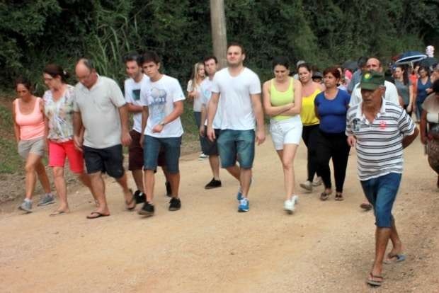 Milhares de fiéis caminham pela via-sacra em Nova Veneza 20 Milhares de fiéis caminham pela via-sacra em Nova Veneza