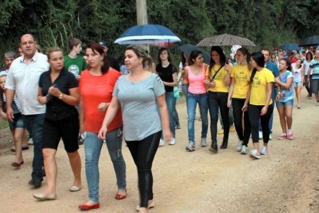 Milhares de fiéis caminham pela via-sacra em Nova Veneza 21 Milhares de fiéis caminham pela via-sacra em Nova Veneza