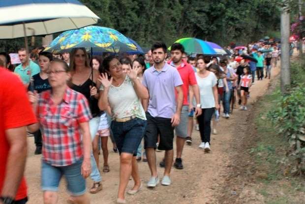 Milhares de fiéis caminham pela via-sacra em Nova Veneza 24 Milhares de fiéis caminham pela via-sacra em Nova Veneza