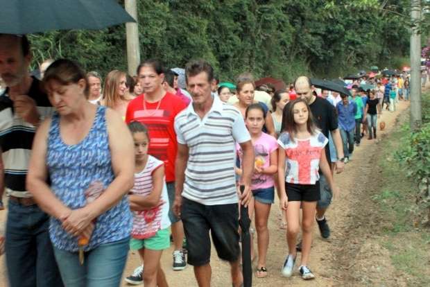 Milhares de fiéis caminham pela via-sacra em Nova Veneza 25 Milhares de fiéis caminham pela via-sacra em Nova Veneza