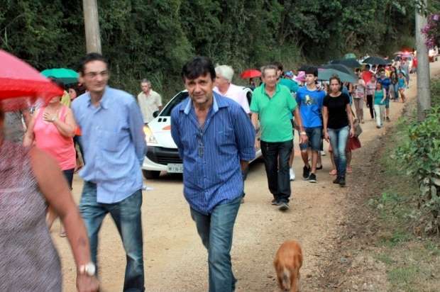 Milhares de fiéis caminham pela via-sacra em Nova Veneza 27 Milhares de fiéis caminham pela via-sacra em Nova Veneza