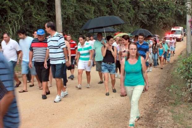 Milhares de fiéis caminham pela via-sacra em Nova Veneza 28 Milhares de fiéis caminham pela via-sacra em Nova Veneza