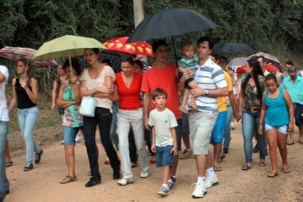 Milhares de fiéis caminham pela via-sacra em Nova Veneza 29 Milhares de fiéis caminham pela via-sacra em Nova Veneza