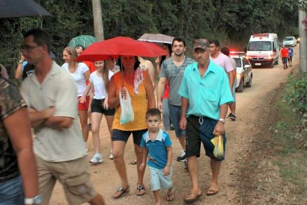 Milhares de fiéis caminham pela via-sacra em Nova Veneza 30 Milhares de fiéis caminham pela via-sacra em Nova Veneza