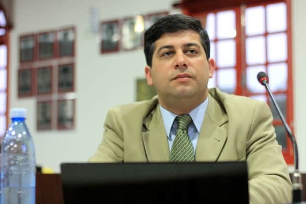 Suplente, Carlos Eduardo Ghislandi o Dado.