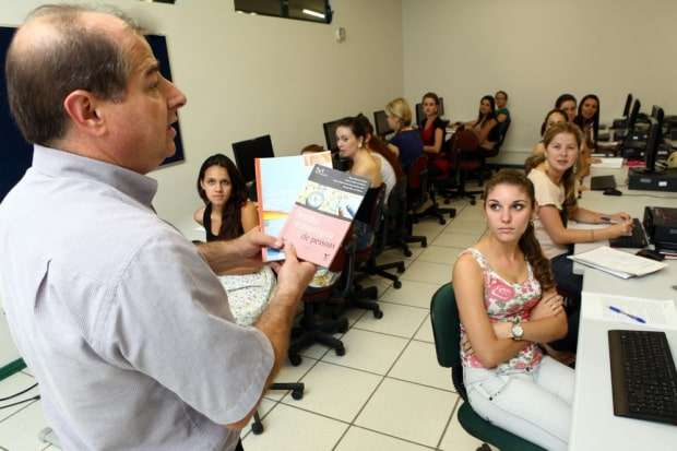 Unesc contrata professores para diversos cursos de graduação