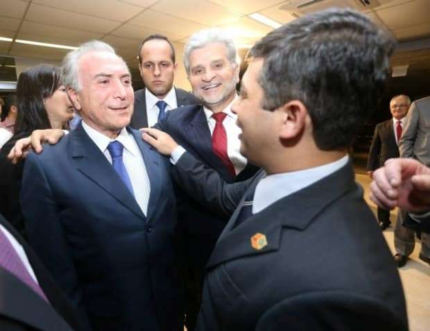 Dado Ghislandi não perdeu a oportunidade no jantar da ACIC e conversou com vice-presidente Michel Temer.