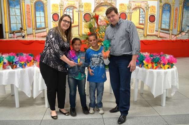 Alunos do Cras de Nova Veneza recebem ovos de Páscoa