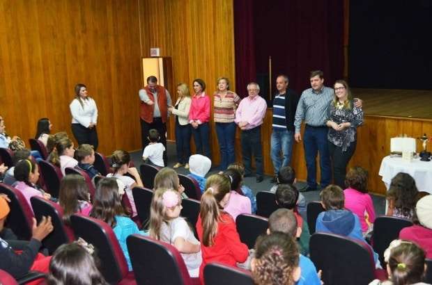 Alunos do Cras de Nova Veneza recebem ovos de Páscoa
