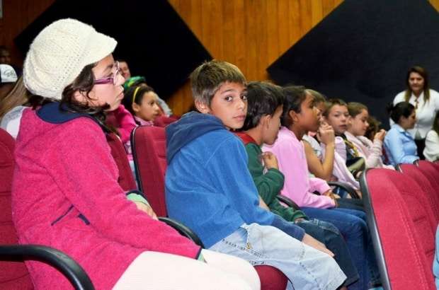 Alunos do Cras de Nova Veneza recebem ovos de Páscoa