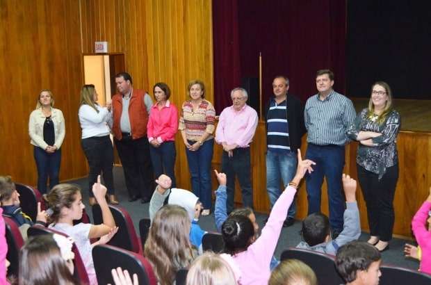 Alunos do Cras de Nova Veneza recebem ovos de Páscoa