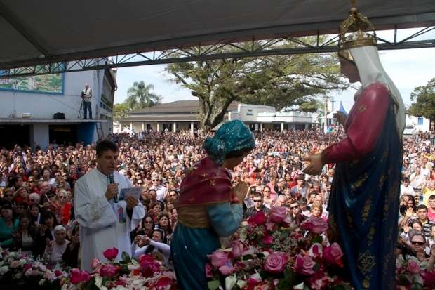 Romaria atrai milhares de devotos a Caravaggio neste domingo 3 Romaria atrai milhares de devotos a Caravaggio neste domingo