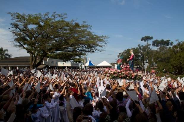 Romaria atrai milhares de devotos a Caravaggio neste domingo 4 Romaria atrai milhares de devotos a Caravaggio neste domingo