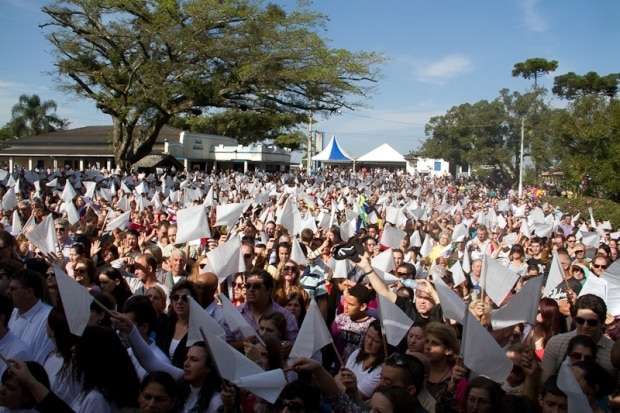 Romaria atrai milhares de devotos a Caravaggio neste domingo 5 Romaria atrai milhares de devotos a Caravaggio neste domingo