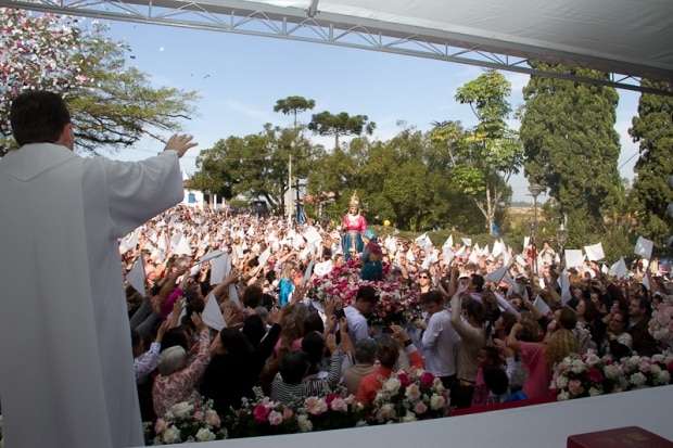 Romaria atrai milhares de devotos a Caravaggio neste domingo 8 Romaria atrai milhares de devotos a Caravaggio neste domingo